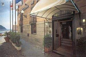 Xtrallusion offers characteristic Bed and Breakfast, B&B, Guest House, Hotel, Albergo and Country Lodge accommodation in Italy. Plus independent self-guided Walking, Adventure, Activity, Skiing and Paragliding Holiday itineraries on the Italian Rivieras, in the Italian Lakes, in the Italian Alps and in some of the most beautiful corners of Italy.